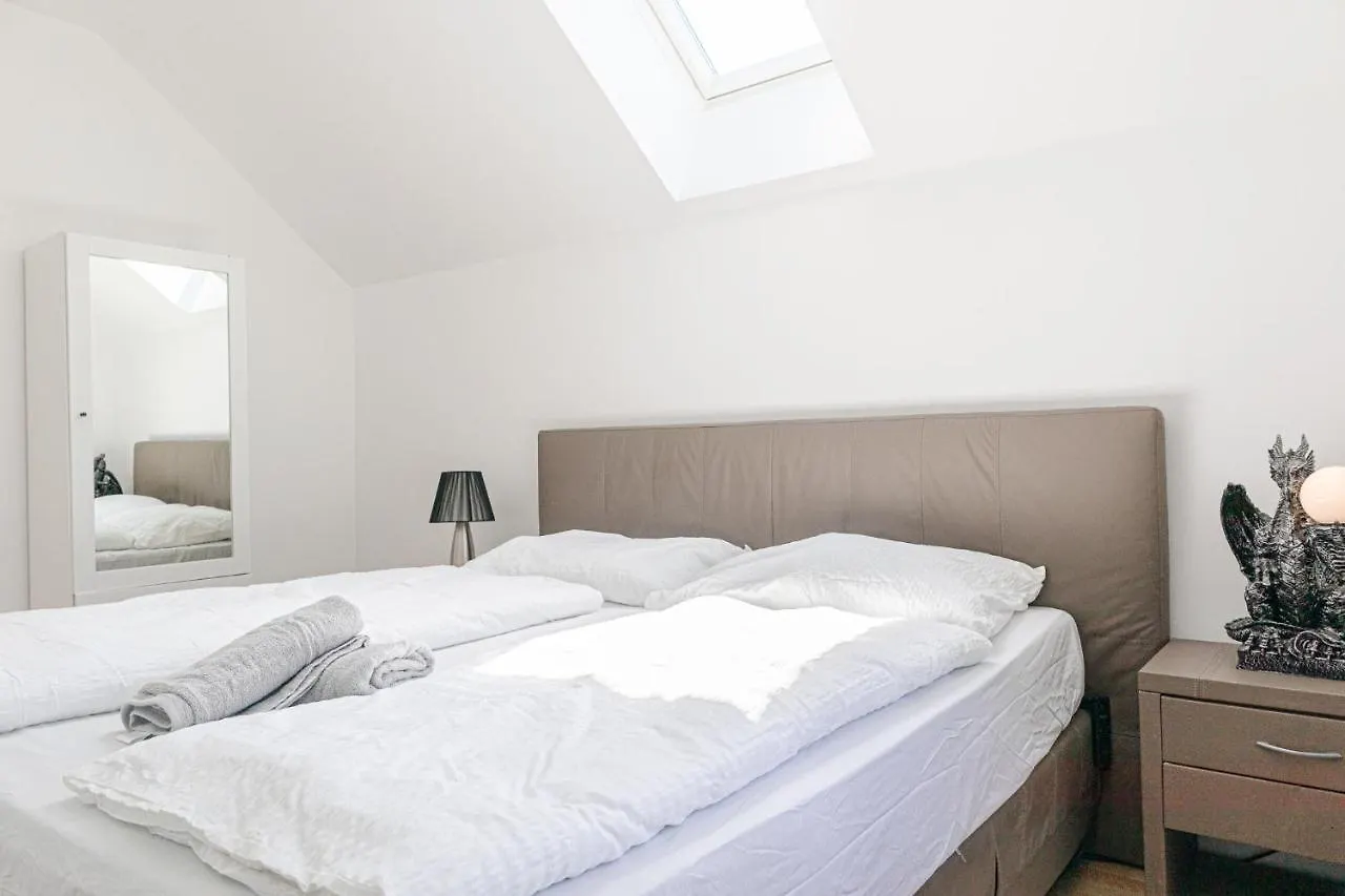 Exquisite Shared Villa - Your Private Room In This Beautiful Home ウィーン アパート