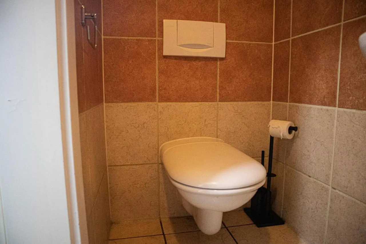 Exquisite Shared Villa - Your Private Room In This Beautiful Home Viena Apartamento