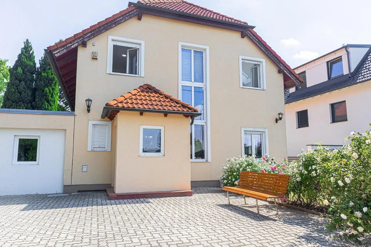 Apartament Exquisite Shared Villa - Your Private Room In This Beautiful Home Wiedeń