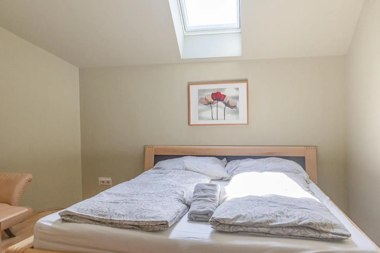 Exquisite Shared Villa - Your Private Room In This Beautiful Home Wiedeń Apartament