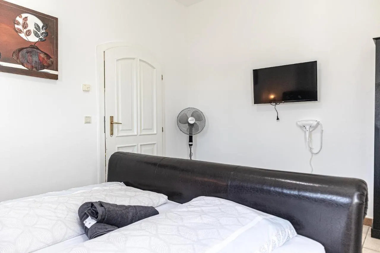 Apartament Exquisite Shared Villa - Your Private Room In This Beautiful Home Wiedeń